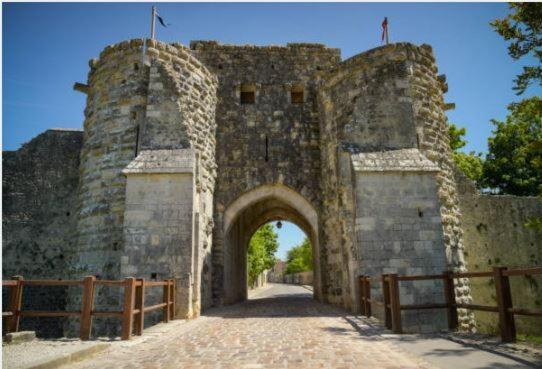 Le Gite Entre Val Et Rose Provins Extérieur photo